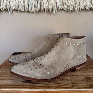 Free People Aquarian Light Tan Suede Silver Stud Pointy Toe Ankle Boot Size 9